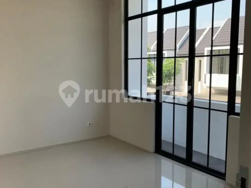Rumah 2 Lantai Baru Gress di Grand Sunrise, Gresik