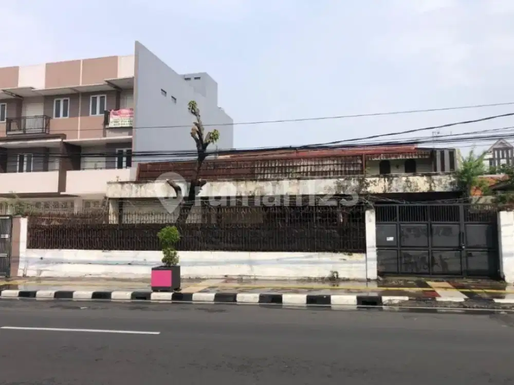 Rumah Tua Hitung Tanah, Pinggir Jalan Jatinegara, Jakarta Timur