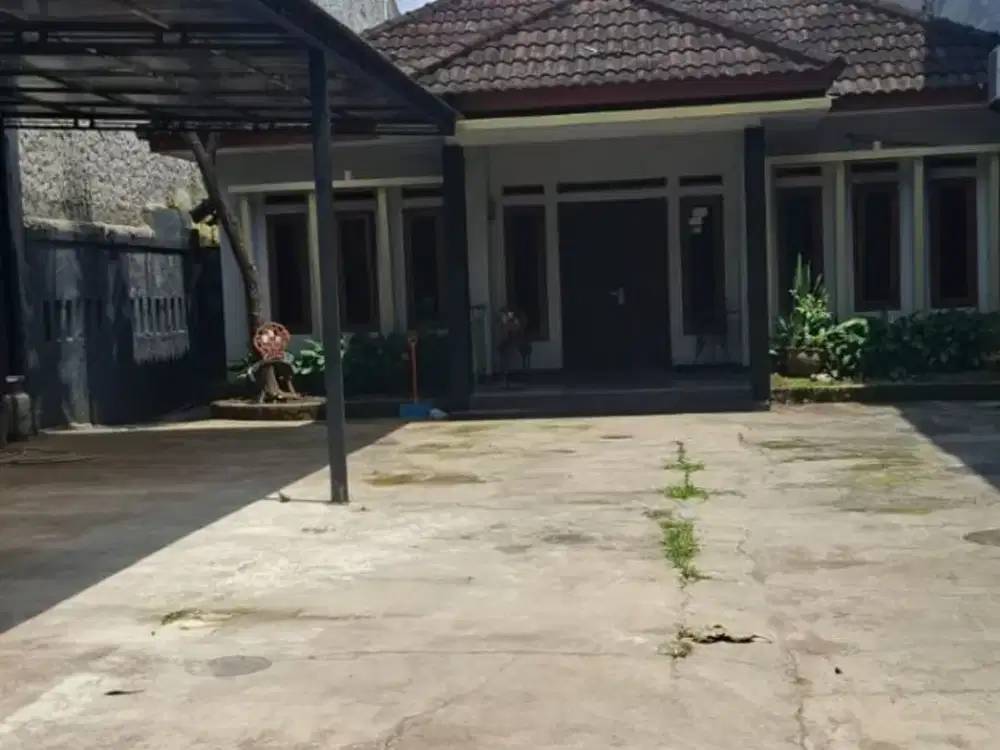 Rumah Luas Cocok untuk Usaha di Tura Sayap Karawitan Bandung