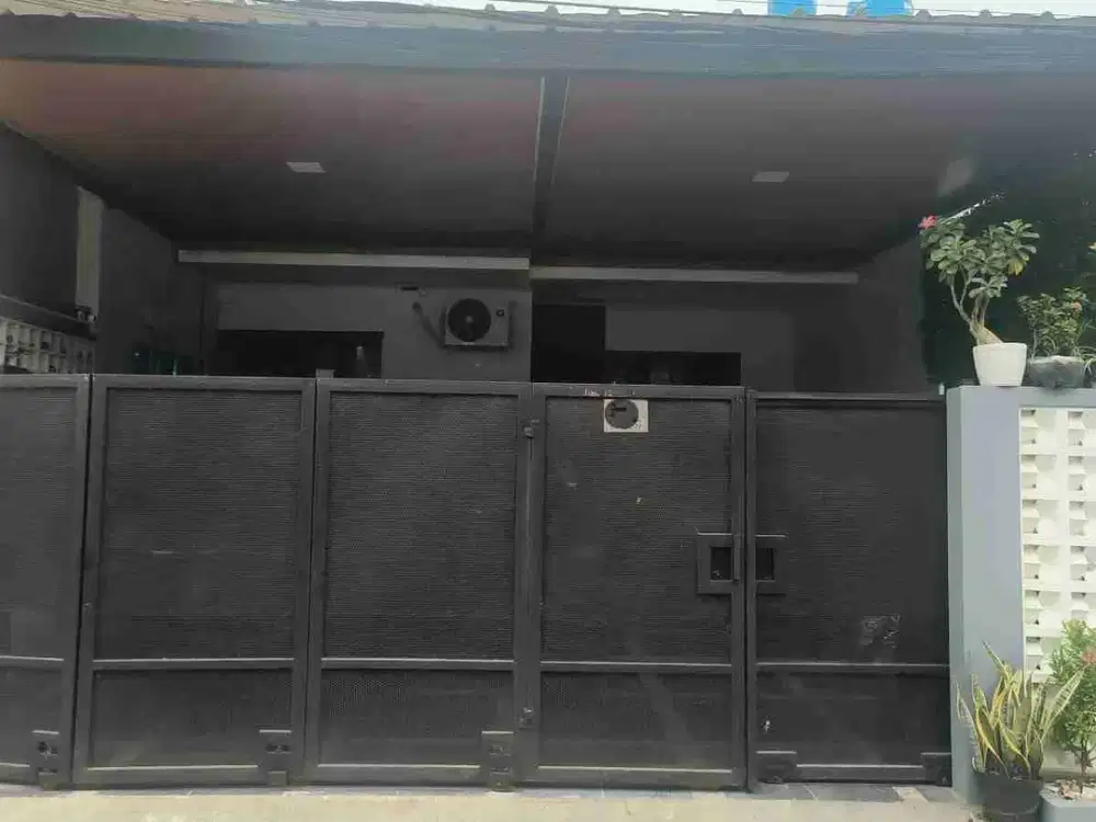 Rumah 2 Lantai, Semifurnished, Harga di Bawah Pasar di Kunciran Indah, Tangerang