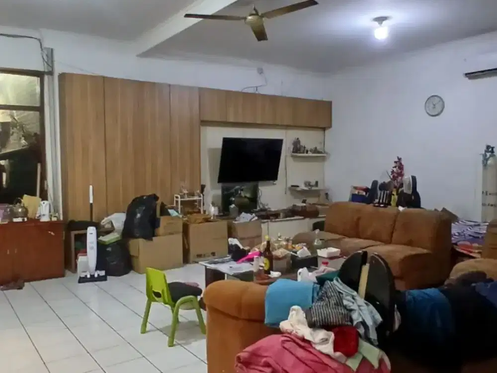 Rumah Luas dengan Ruang Usaha Strategis di Sayap Lingkar Selatan