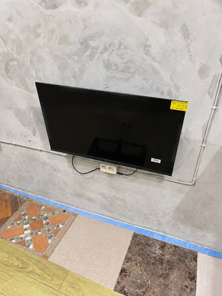 Coocaa Smart TV 32 Inch + Bracket | Like New | Pemakaian 4 Bulan