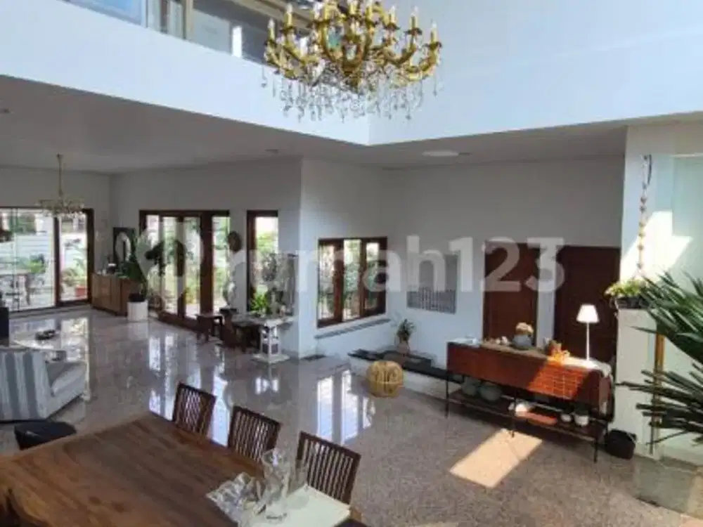 Rumah Bagus Luas di Kebayoran Lama, Jaksel