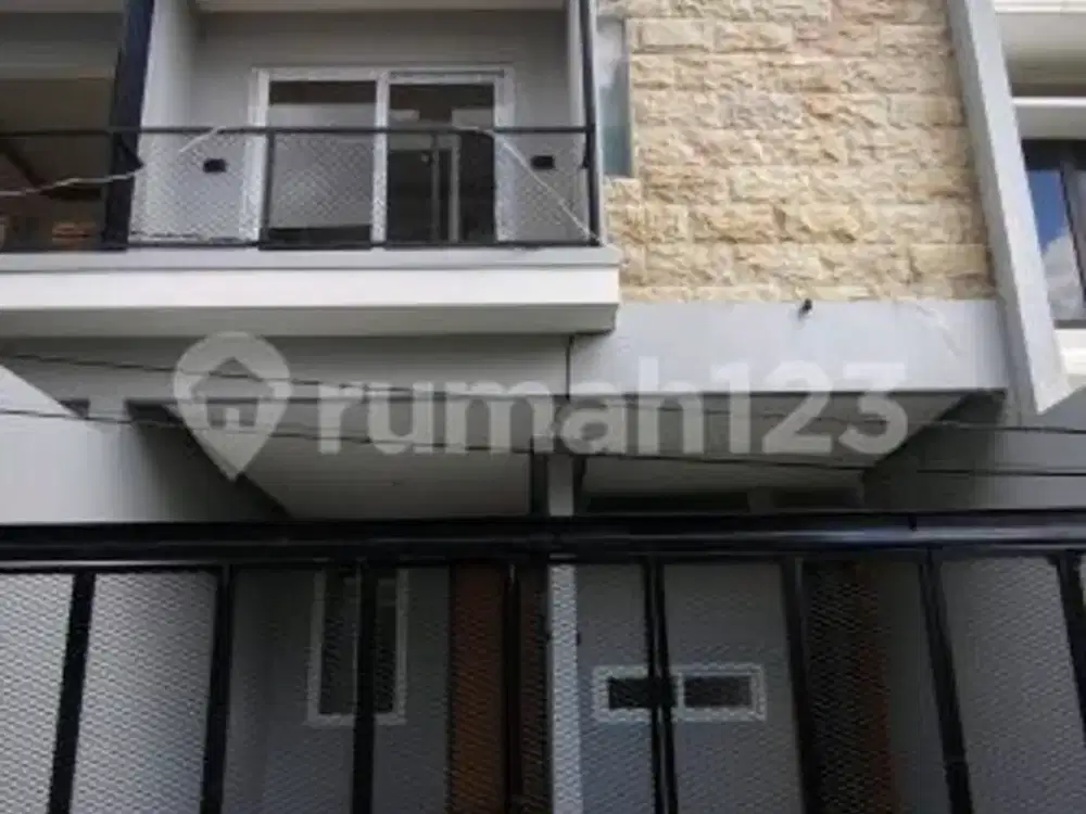 Rumah Baru 3 Lantai di Duri Kepa Jakarta Barat