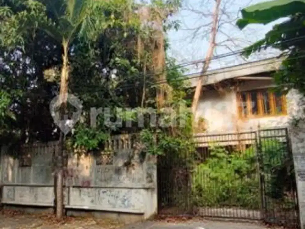 Rumah Tua Hitung Tanah di Simprug Golf, Jakarta Selatan