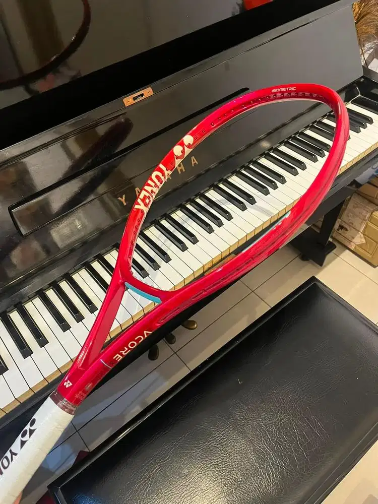 Yonex Vcore dan Yonex Ezone