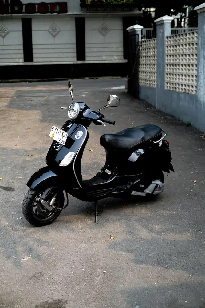 VESPA LX 125 IGET FL 2020 HITAM GLOSSY