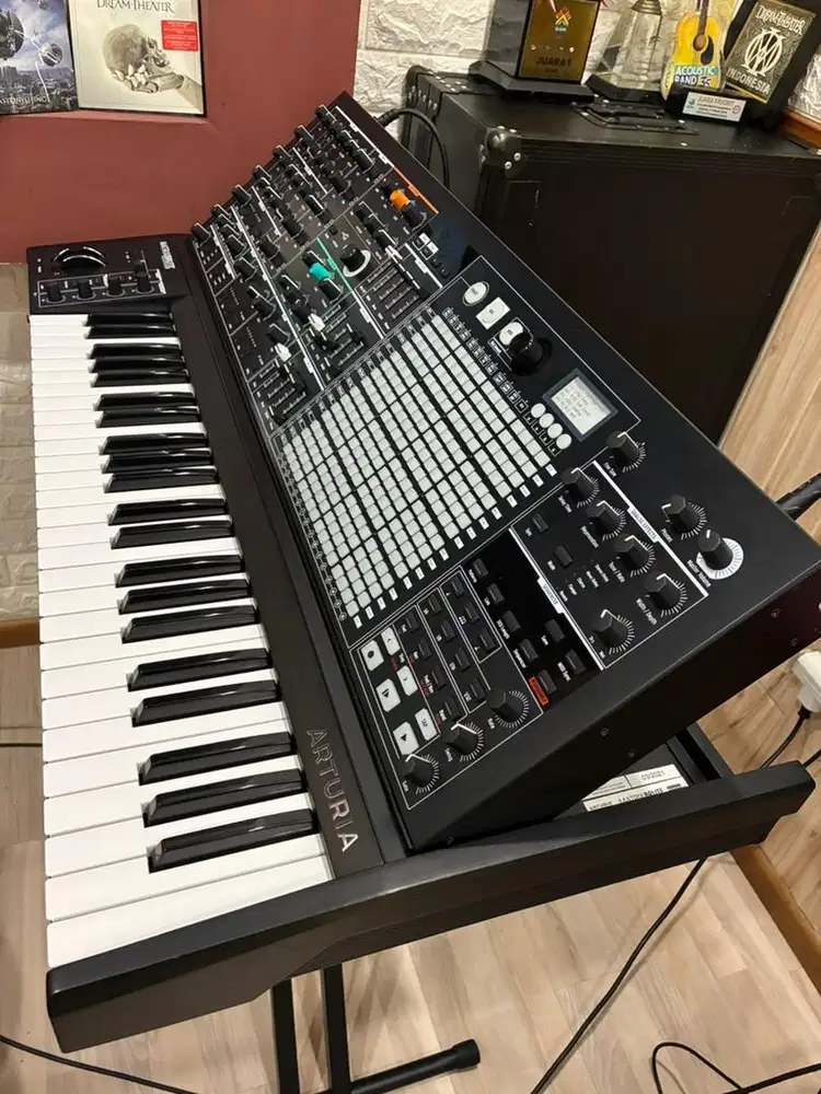 Arturia Maxtribrute Noir Edition