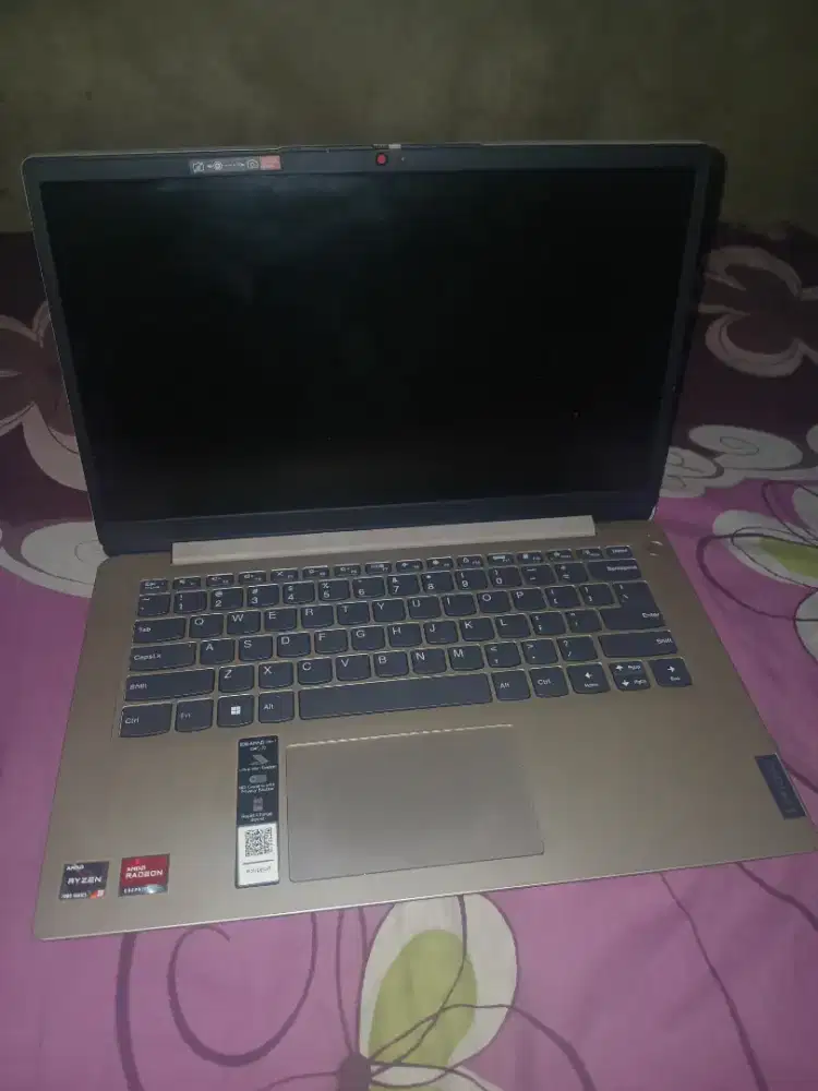 LENOVO IdeaPad 1 Ryzen 3 - 7320U 8GB 256GB 14 FHD OHS W11