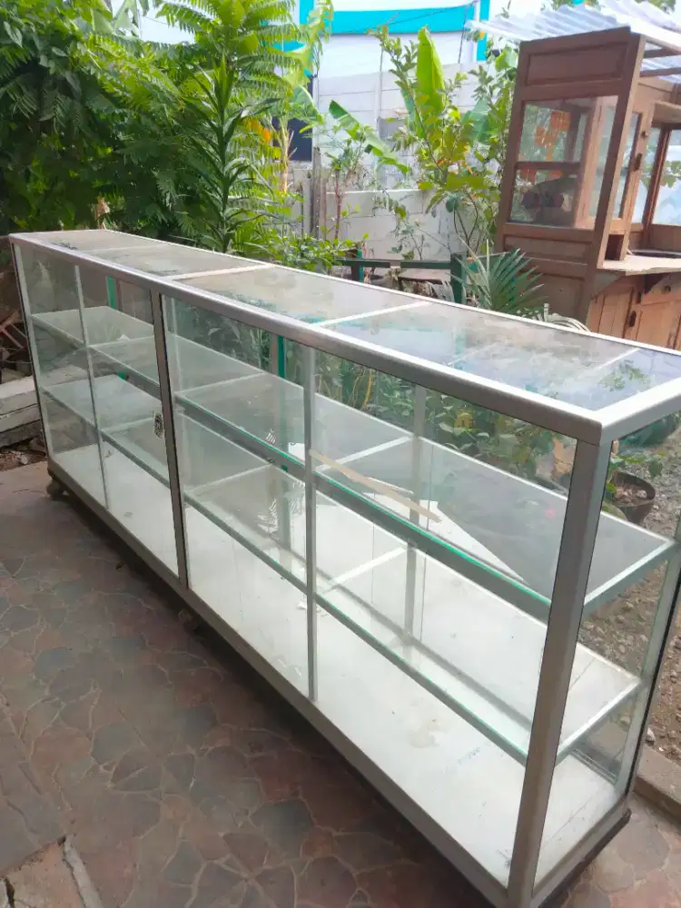 Di jual etalase ,p,2,5 cm,,L 38cm T,,1 m,