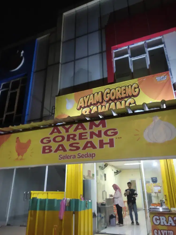 LOWONGAN PEKERJAAN WAITER AYAM BAWANG PUTIH