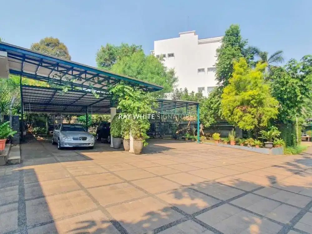 Rumah Mewah di Jl Pangeran Antasari Cocok Untuk Townhouse