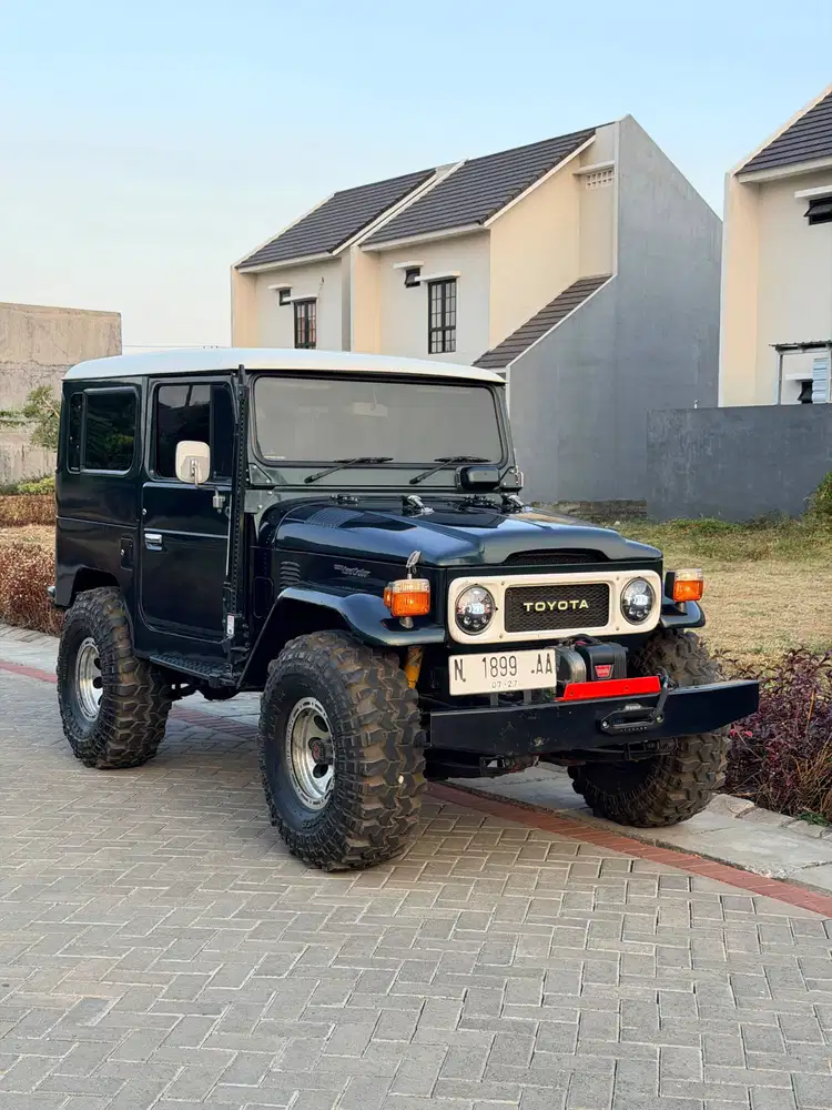Toyota Land Cruiser Hardtop FJ40 1981 black hitam bu hardtop 1980/1982