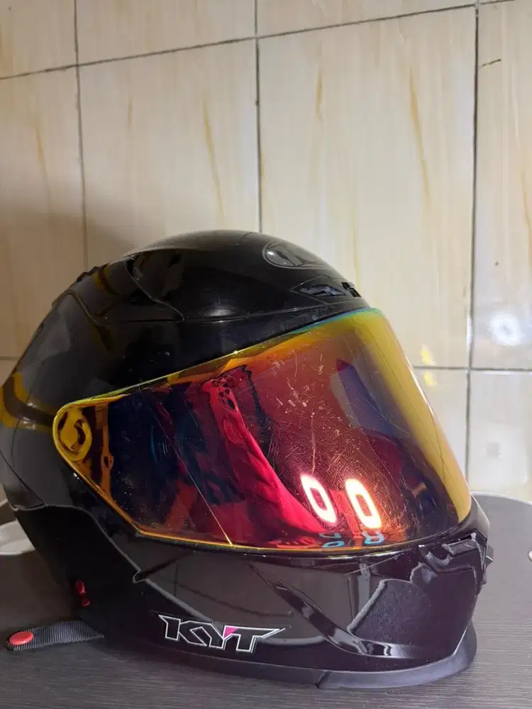 Helm KYT Striker