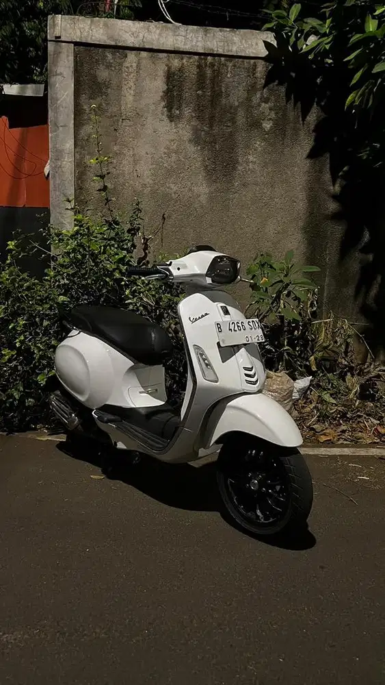 PIAGGI VESPA SPRINT IGET 2017 PUTIH