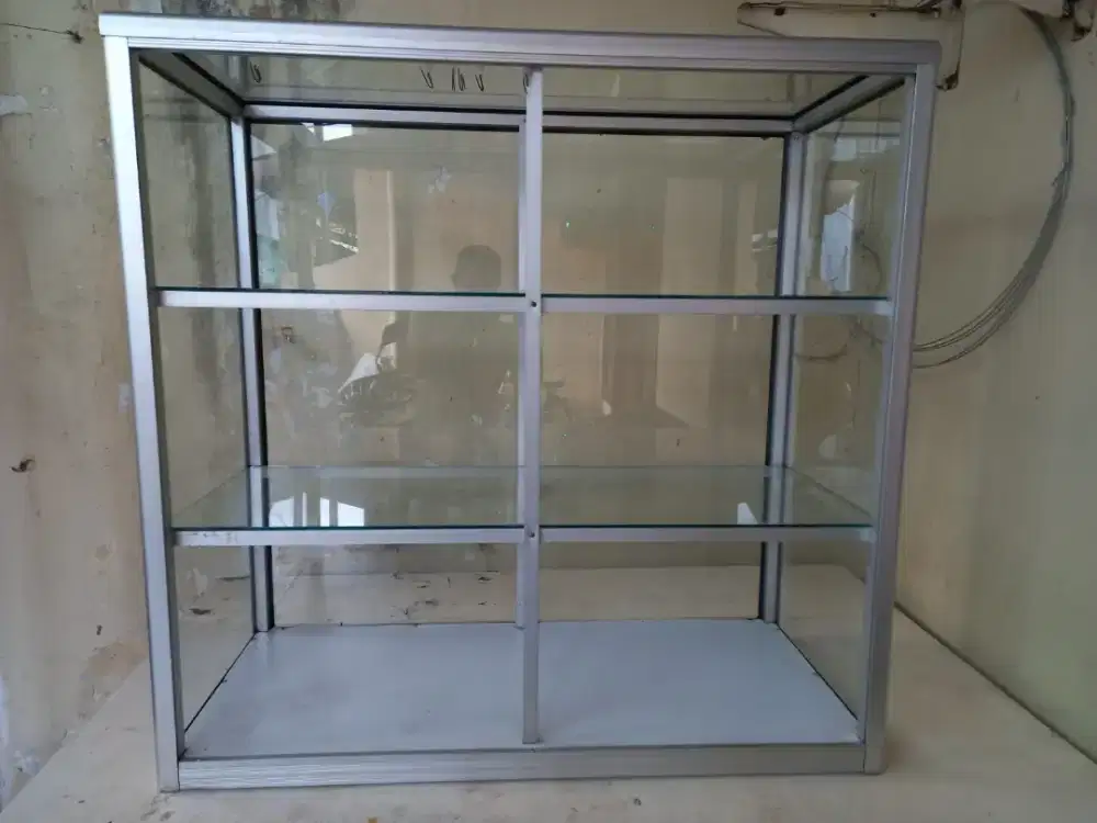 Dijual etalase kaca (second) +meja