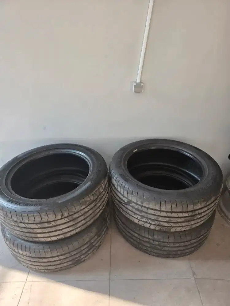 Ban 255/50 R18 Goodyear F1 Sport not Michelin