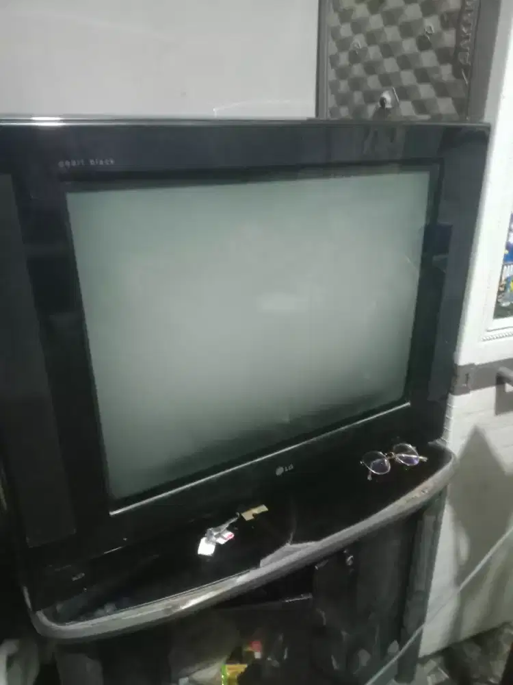 Tv 21 inci layak jual,mulus,nyala,ada remot