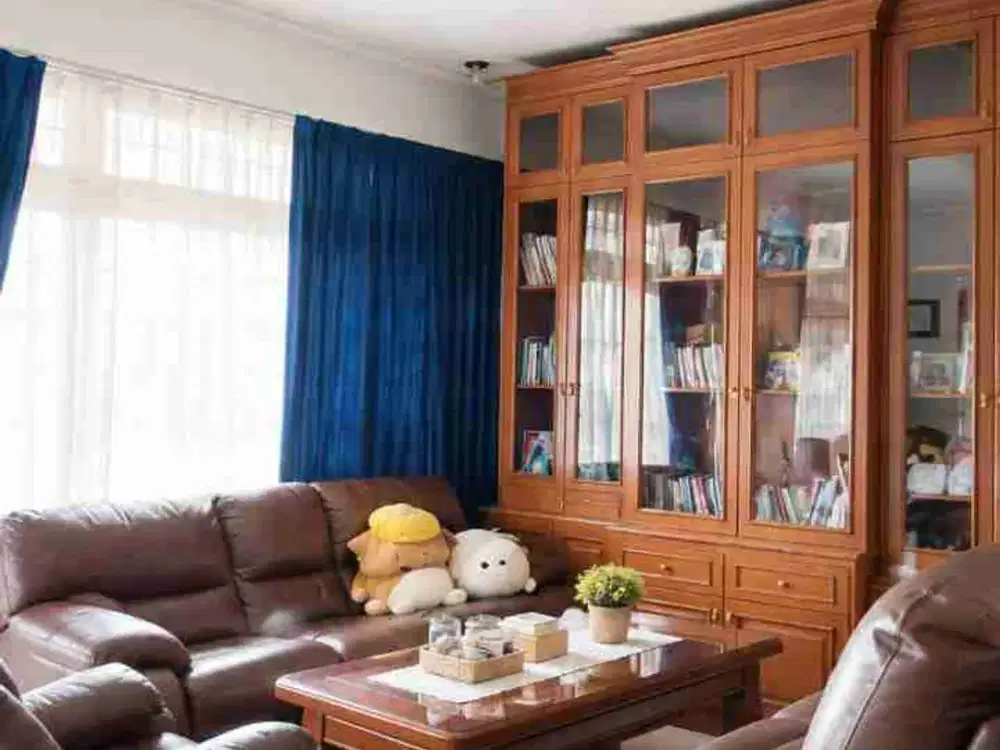 Jual Rumah Hook Holis BPKP Bandung LT 289m² – 4+1 KT, SHM, Semi Furnished | Rp3,3 M Nego