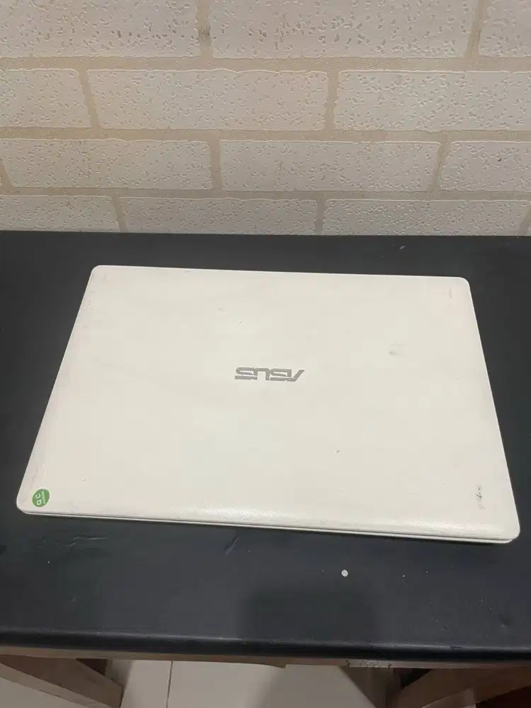 Laptop ASUS X451C Core i3 + Charger Normal