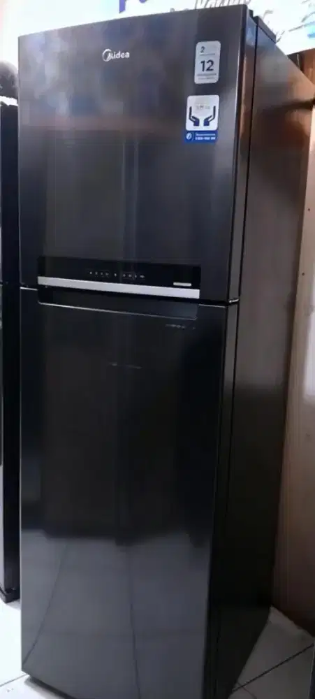 Kulkas x apartmen 2 pintu Tinggi 175 cm,
Kapasitas jumbo 400 liter lbh
