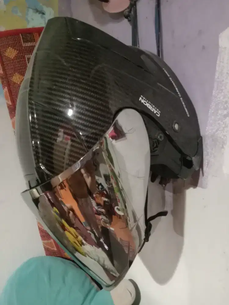 Helm JS Carbon sekali pakai