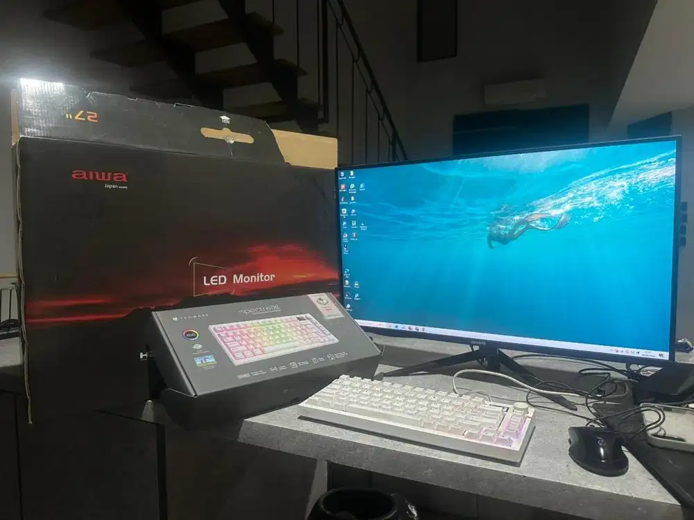 Monitor aiwa 27 inc & Keyboard tecware