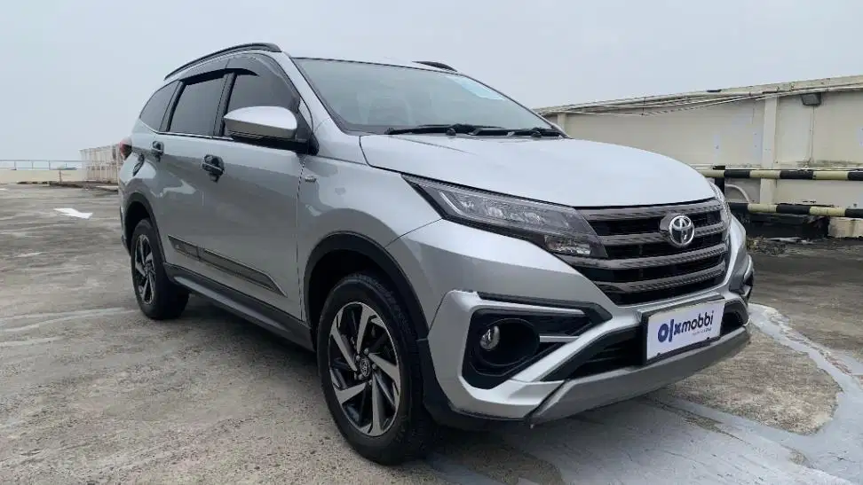 DP MURAH Toyota Rush 1.5 GR Sport Bensin-AT 2022 Silver CRKMB