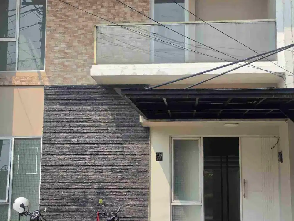 Rumah di sewakan 2 lantai dekat stasiun BSD