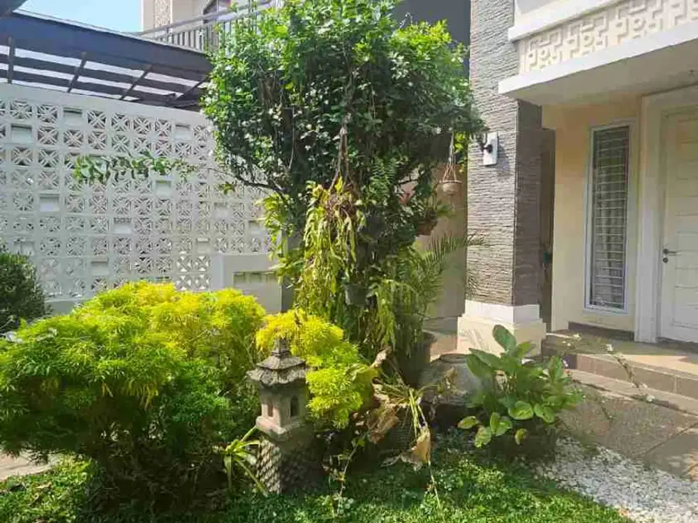 DISEWAKAN RUMAH MEWAH, RAPIH, SIAP HUNI DI CLUSTER FERONIA, ALAM SUTERA.