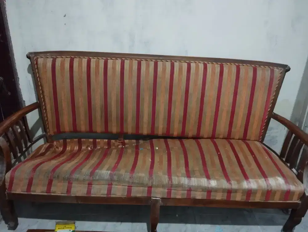 kursi jati kondisi apa adanya