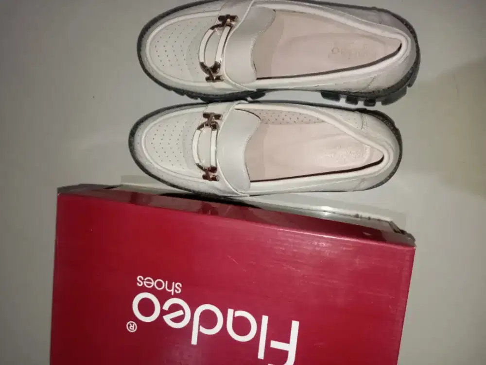 Sepatu Pantofel Wanita Cream Fladeo