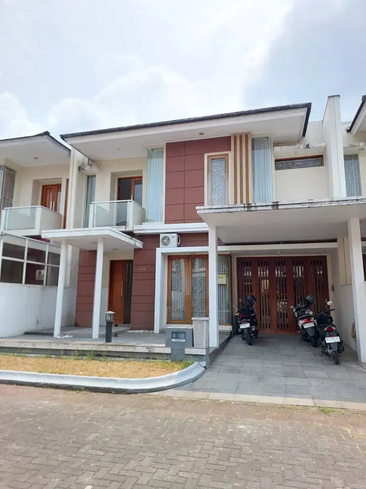 Rumah Lux di Lingkungan Eksklusif Bale Mulia