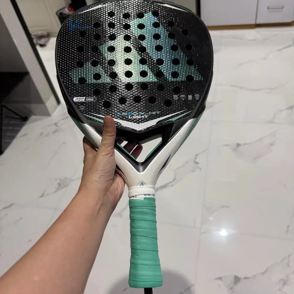 Adidas Arrow hit light 2026 (Ari Sanchez)