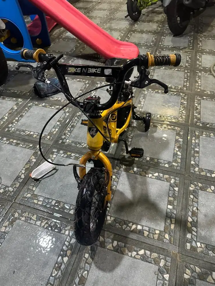 Sepeda anak roda tiga