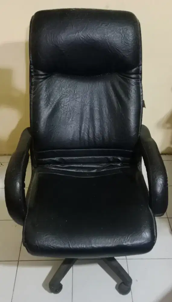 Kursi direktur jumbo