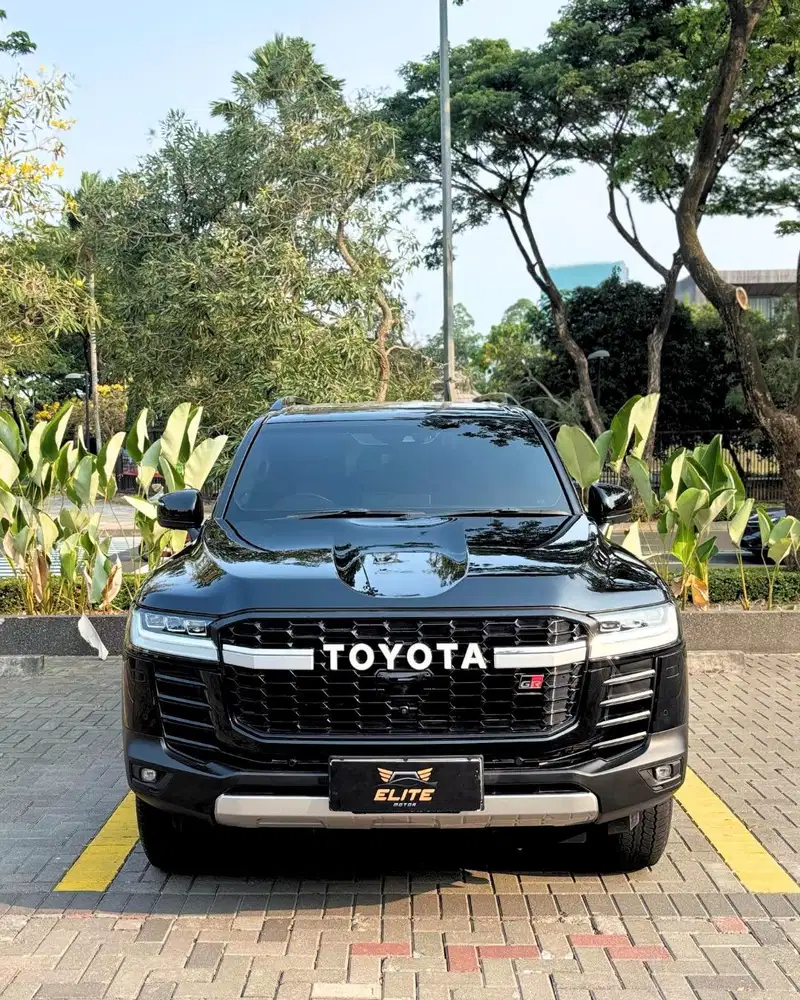 Toyota Land Cruiser 300 GR Sport 2024 Bergaransi