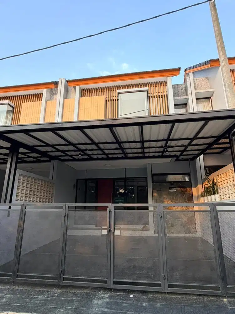 DIJUAL SEGERA RUMAH MEWAH 2 LANTAI TINGGAL ISI