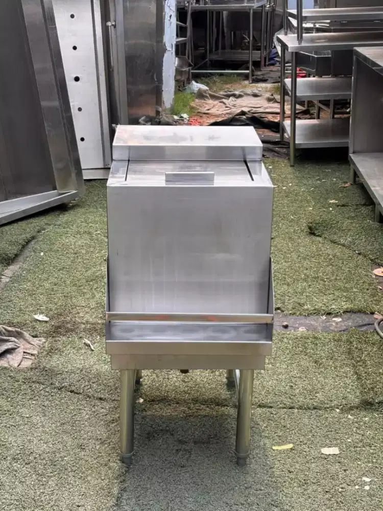ICE BIN COCKTAIL
Ukuran 40x62x85
Lubang ice bin 30x45x45
