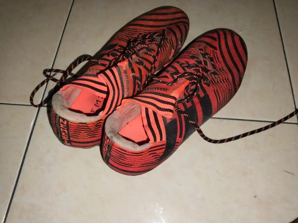 Sepatu bola Adidas asli non box