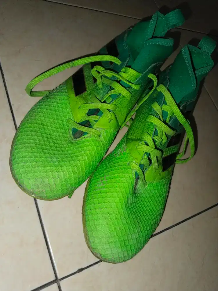 Sepatu futsal Adidas non marking asli, non box