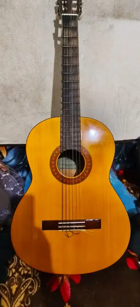 Dijual Gitar akustik Yamaha C330A