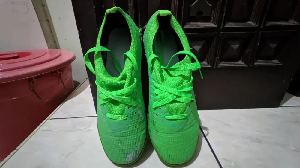 Sepatu futsal specs