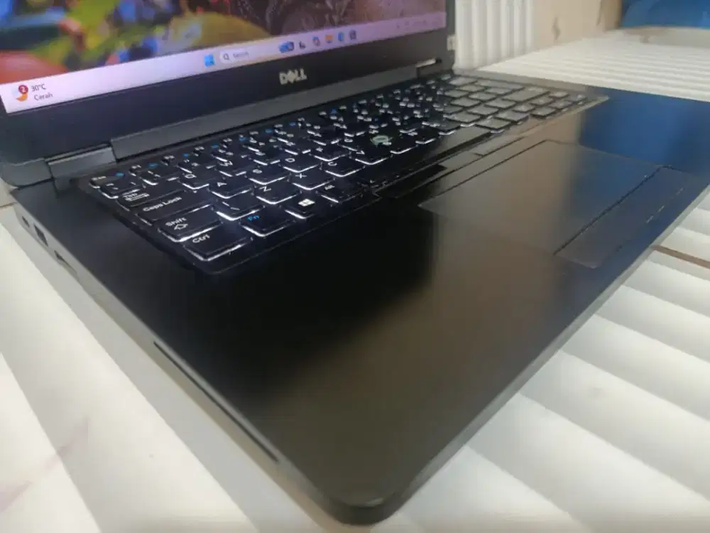 Laptop Dell Latitude 5480 core i5-6300U Ram 8/256 No Minus