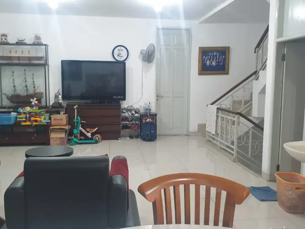 Rumah hoek siap huni di Bukit Gading Mediterania - Kelapa Gading Jakarta Utara