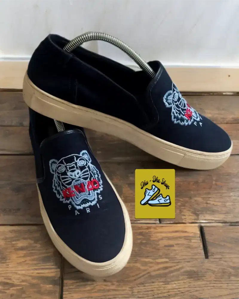 Sepatu Slip on KENZO size 42 original mewah