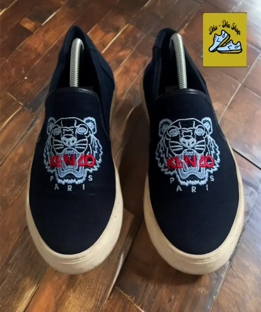 Sepatu Slip on KENZO size 42 original mewah