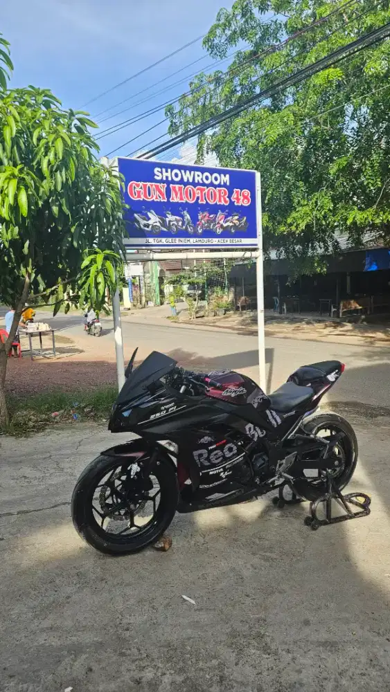Di jual kawasaki ninja 250  tahun 2014