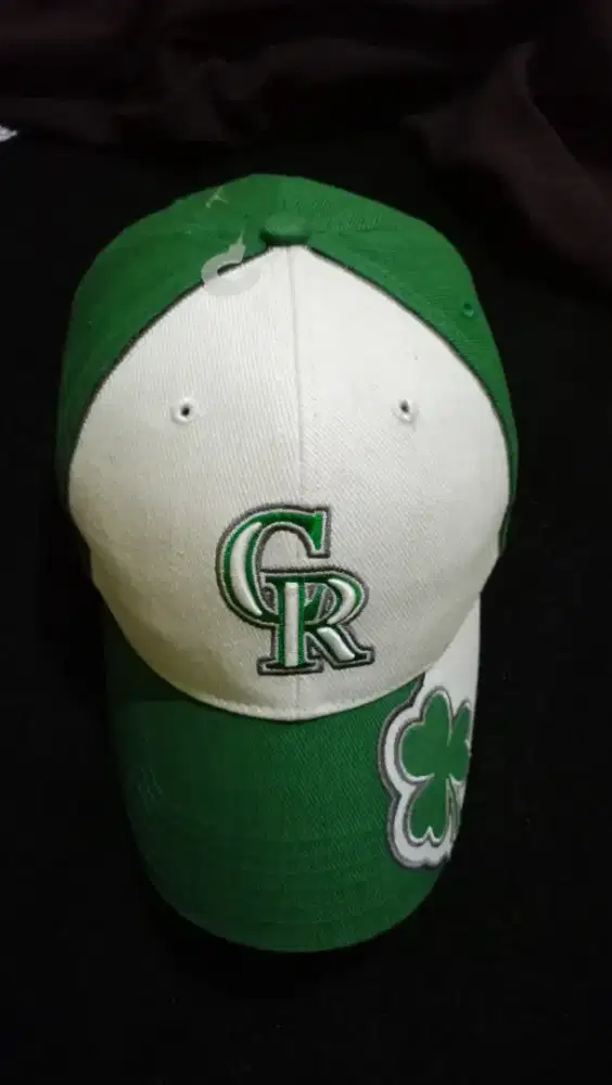 Topi Colorado Rockies kondisi istimewa