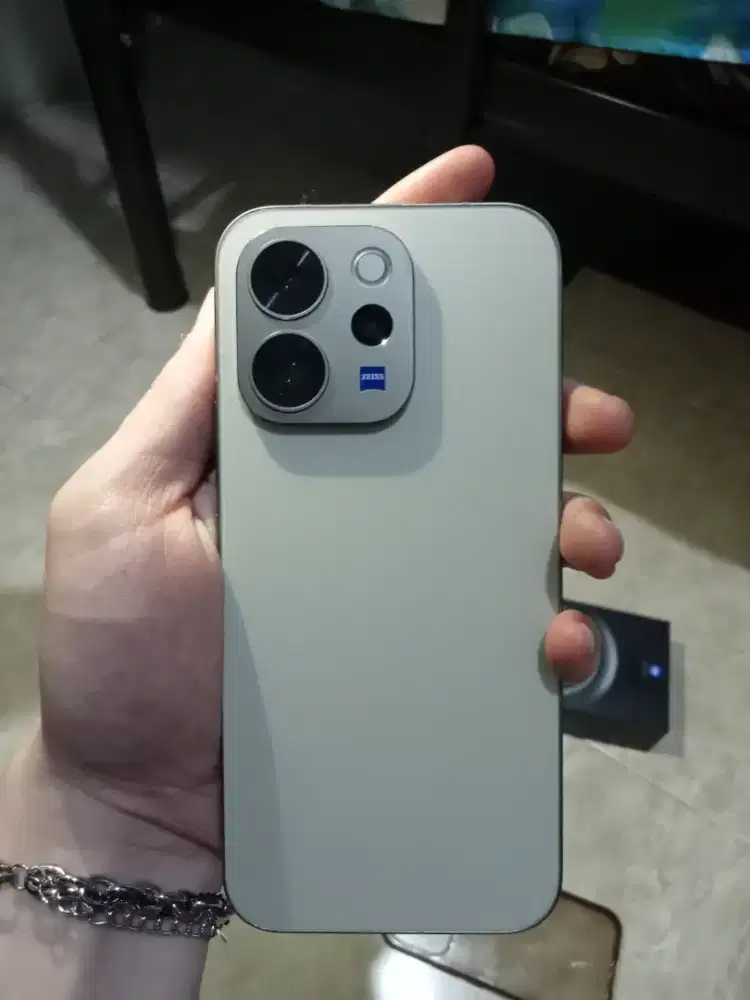 DiJual Vivo V70 5G 12/256GB - Mulus Siap Pakai!